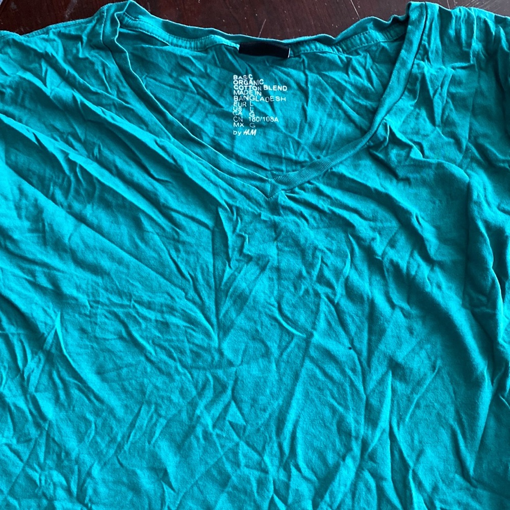 Basic organic cotton blend made in Bangladesh size large H&M V-neck